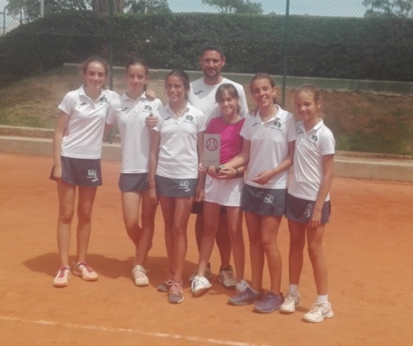 Foto Campeonas 2ª Femenina Club de Campo Villa de Madrid