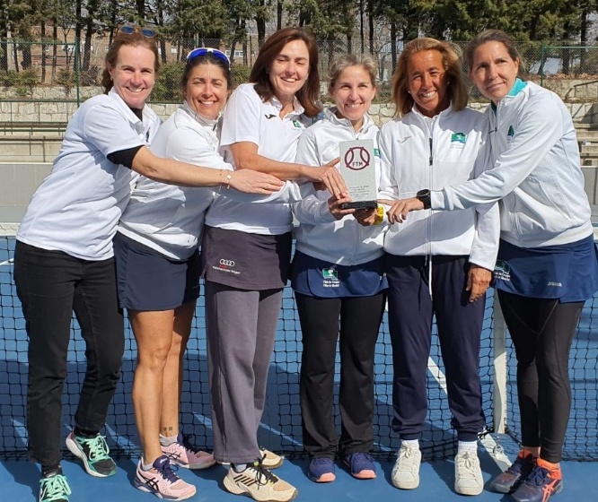 Foto Campeonas Club de Campo (Final División Única Femenina Vet. 45 2022)